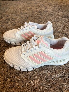 Adidas CC Revolution U Pink/White Women’s Size 5